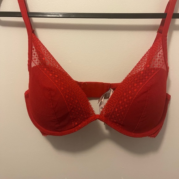 Victoria Secret Push Up Bra- 34D - Picture 2 of 5